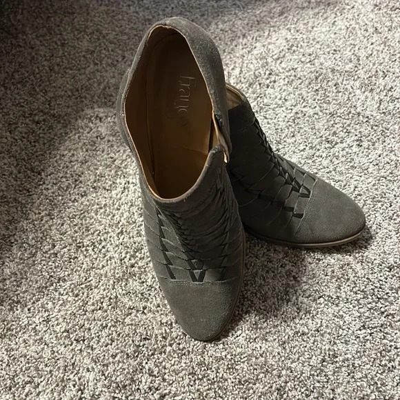 Fall grey ankle boots. Only worn a couple of times in great condition - Picture 2 of 5
